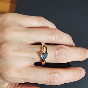 Elegant 14kt Gold Ring with Blue Topaz